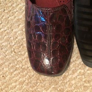 Women’s Size 10 Burgundy Flat